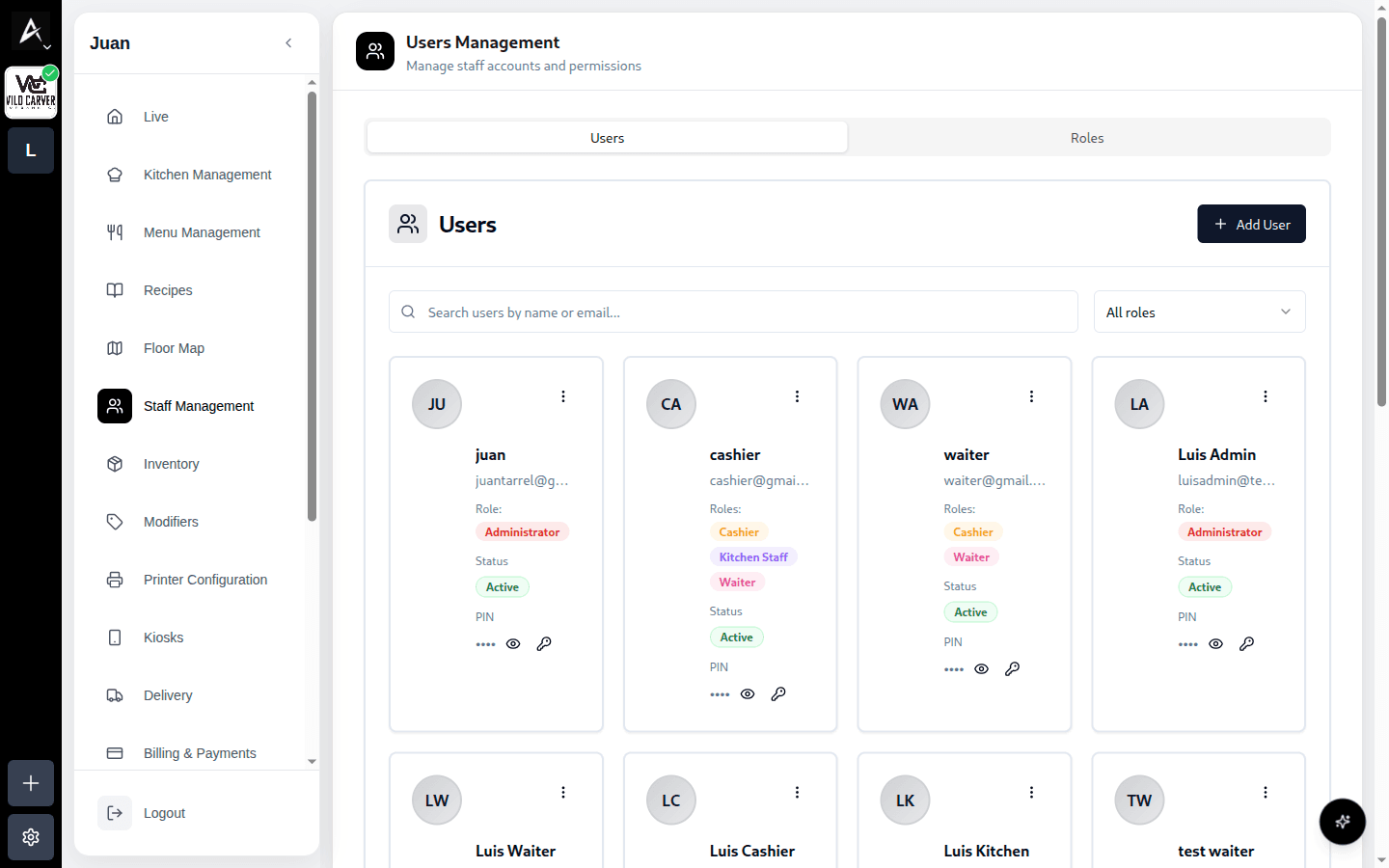 Users Management con el grid de tarjetas de usuarios y el botón Add User